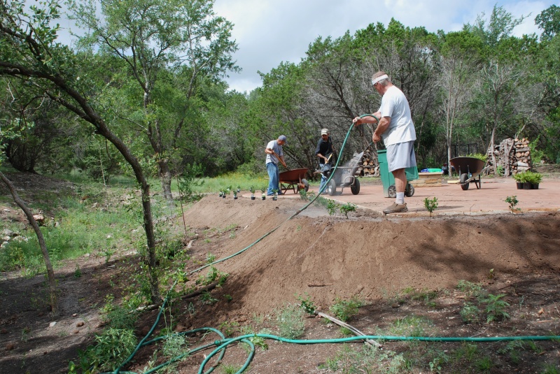 2010/06(June)/More firepit work/800x600_2010-06-13-83 Firepit Construction.jpg